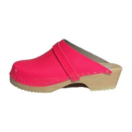 Sabot en cuir vernis rose vu de profil