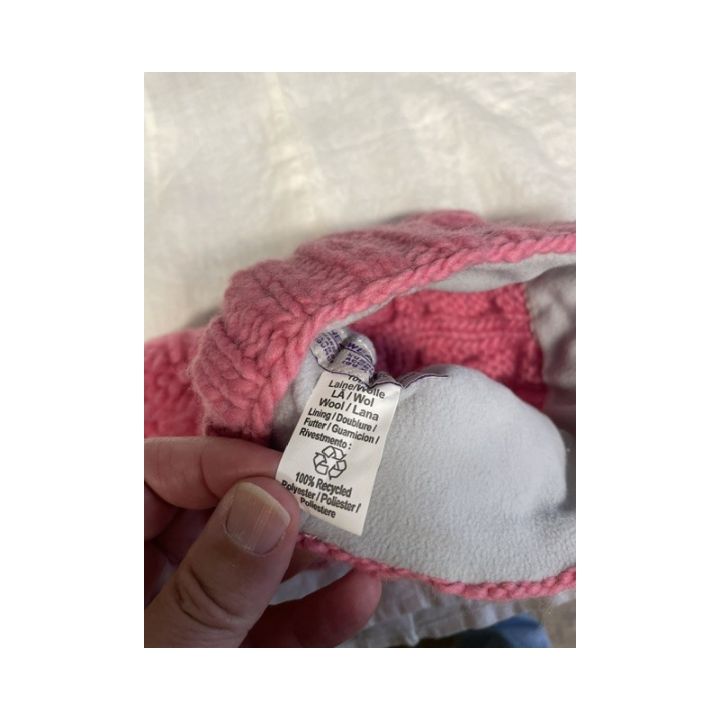 Mössa med tofs i flätstickning - ROSA
