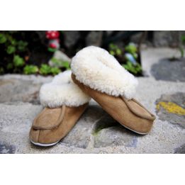 Chaussons en mouton retourné style « bottines » marron clair 