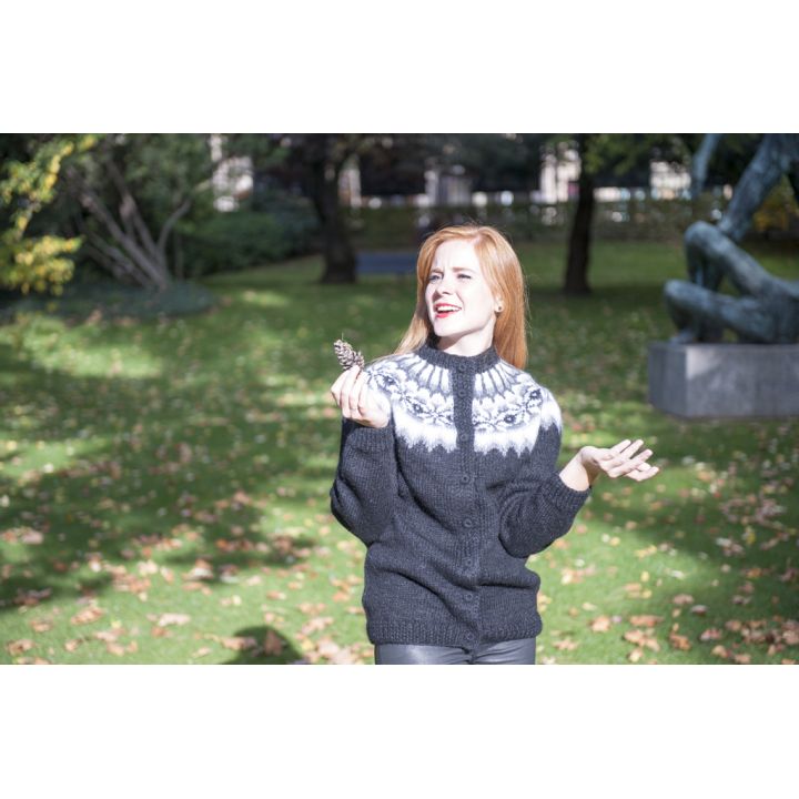 Gillet cardigan noir et blanc tricoté main