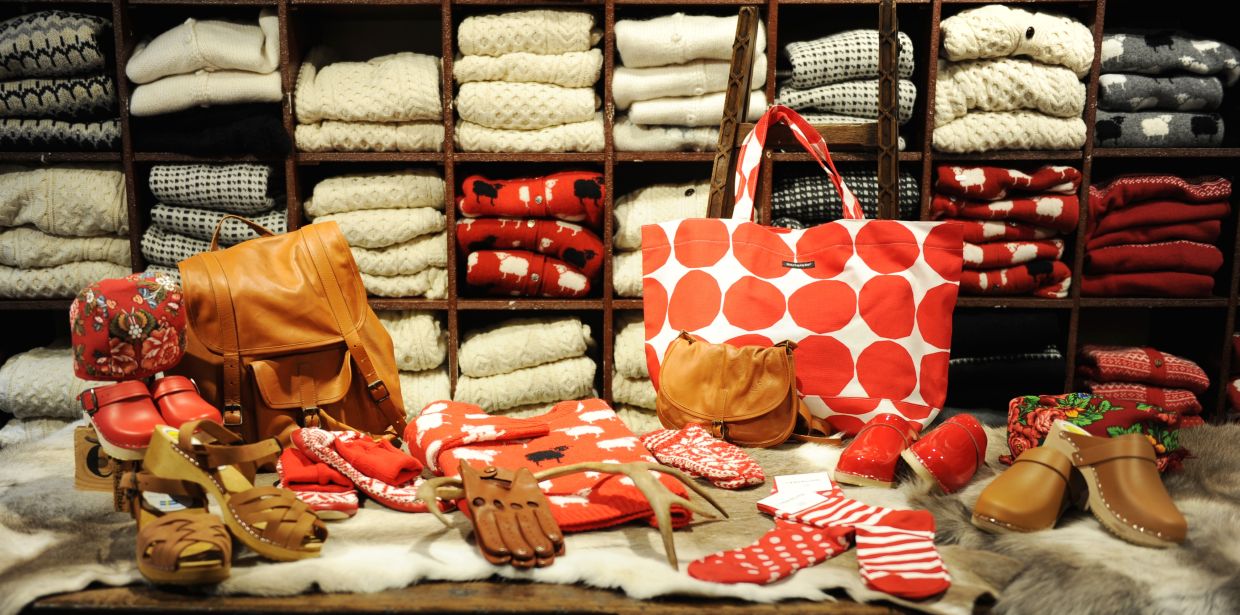 La boutique Kerstin Adolphson, boulevard Saint-Germain : sabots, pulls et sacs suédois